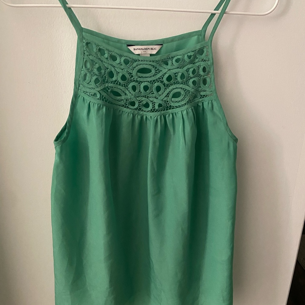 Banana Republic Kelly Green Lace Detail Tank